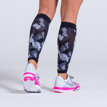 Load image into Gallery viewer, Zeropoint Compression calf sleeves black camo rear
